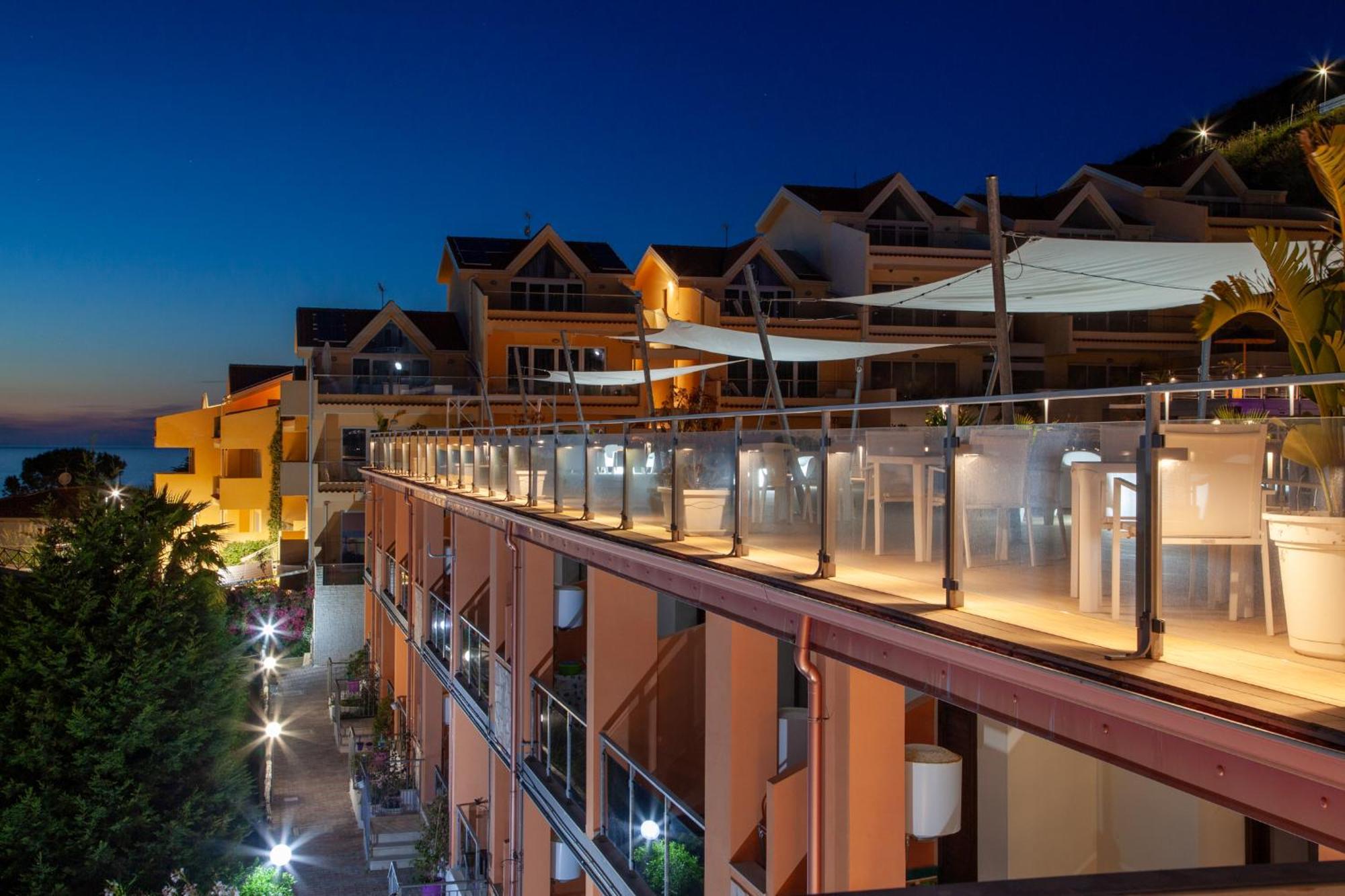 Airone Residence Zambrone Exterior photo