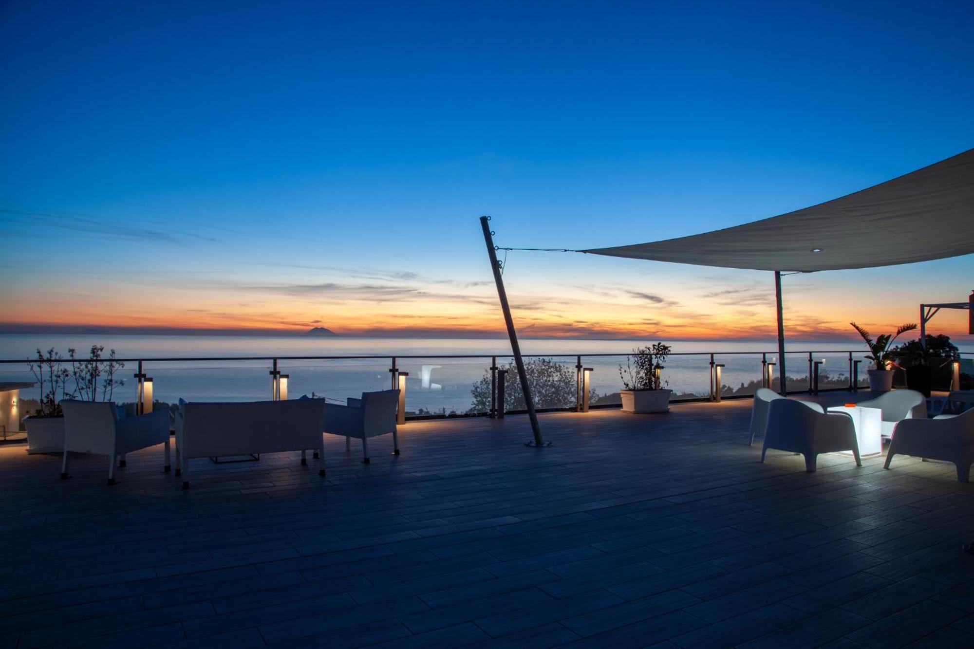 Airone Residence Zambrone Exterior photo